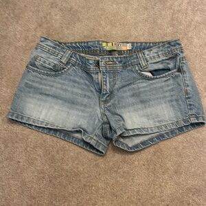 Women's Roxy faded shorts, size 5.